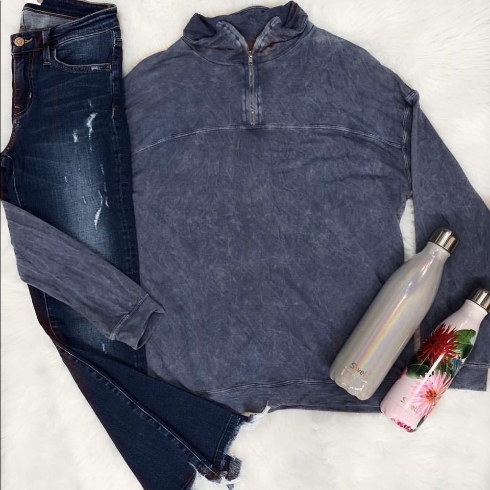 Gray/blue light pullover